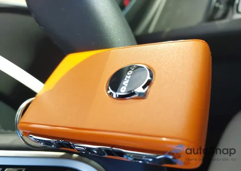 2026 Volvo Xc60 B5 Plus from USA, damaged, VIN YV4M12RC6T1341535